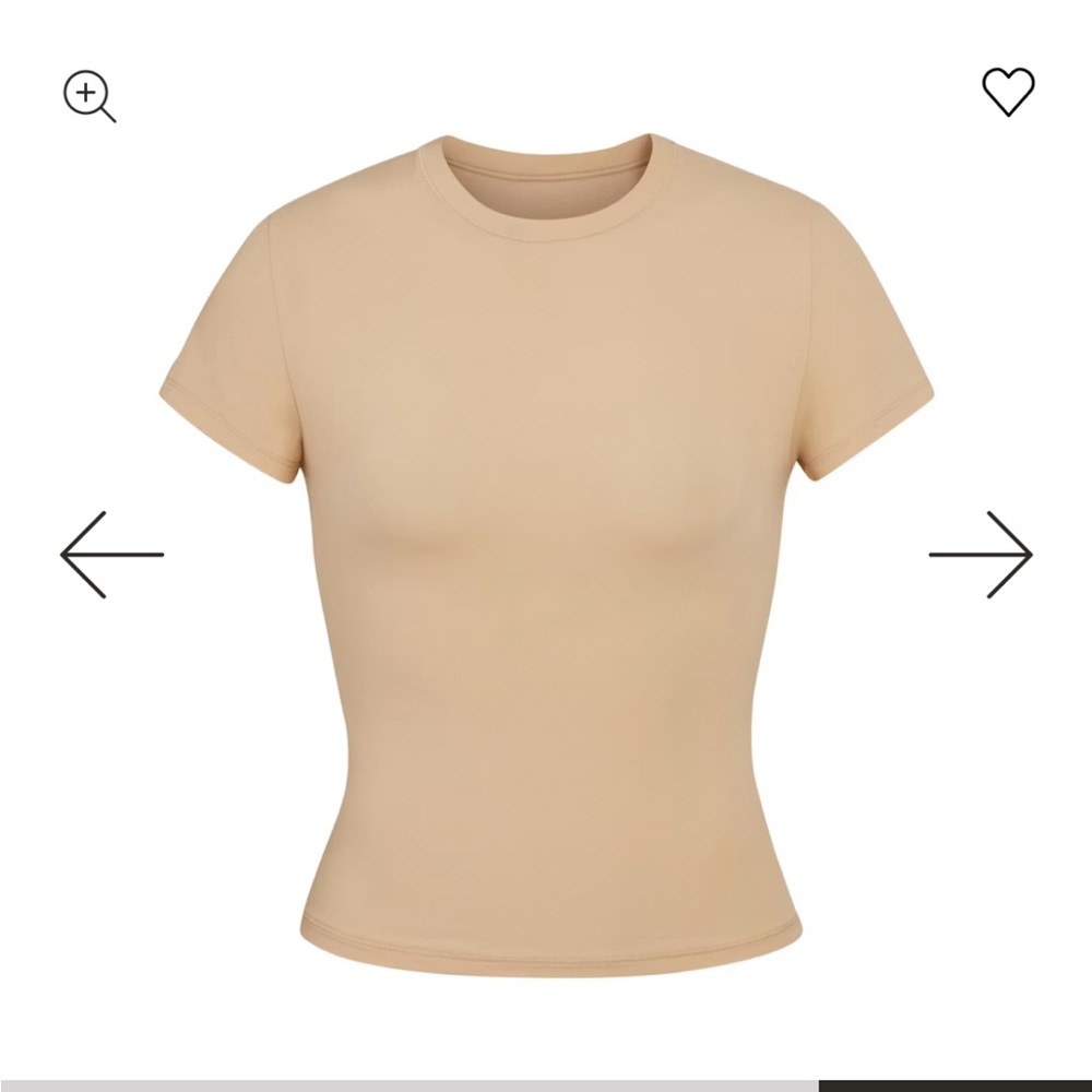 Skims tee